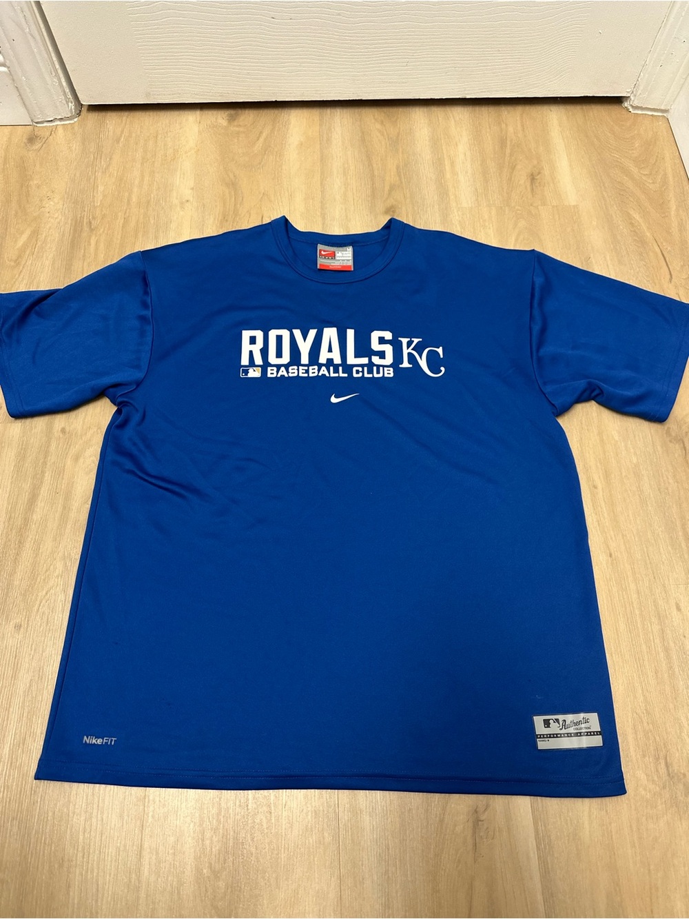 Nike Kansas City KC Royals MLB Dri Fit T Shirt Athletic Cut Men M